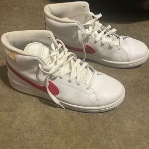 Mens Nike high top sneakers size 9.5 ❤️